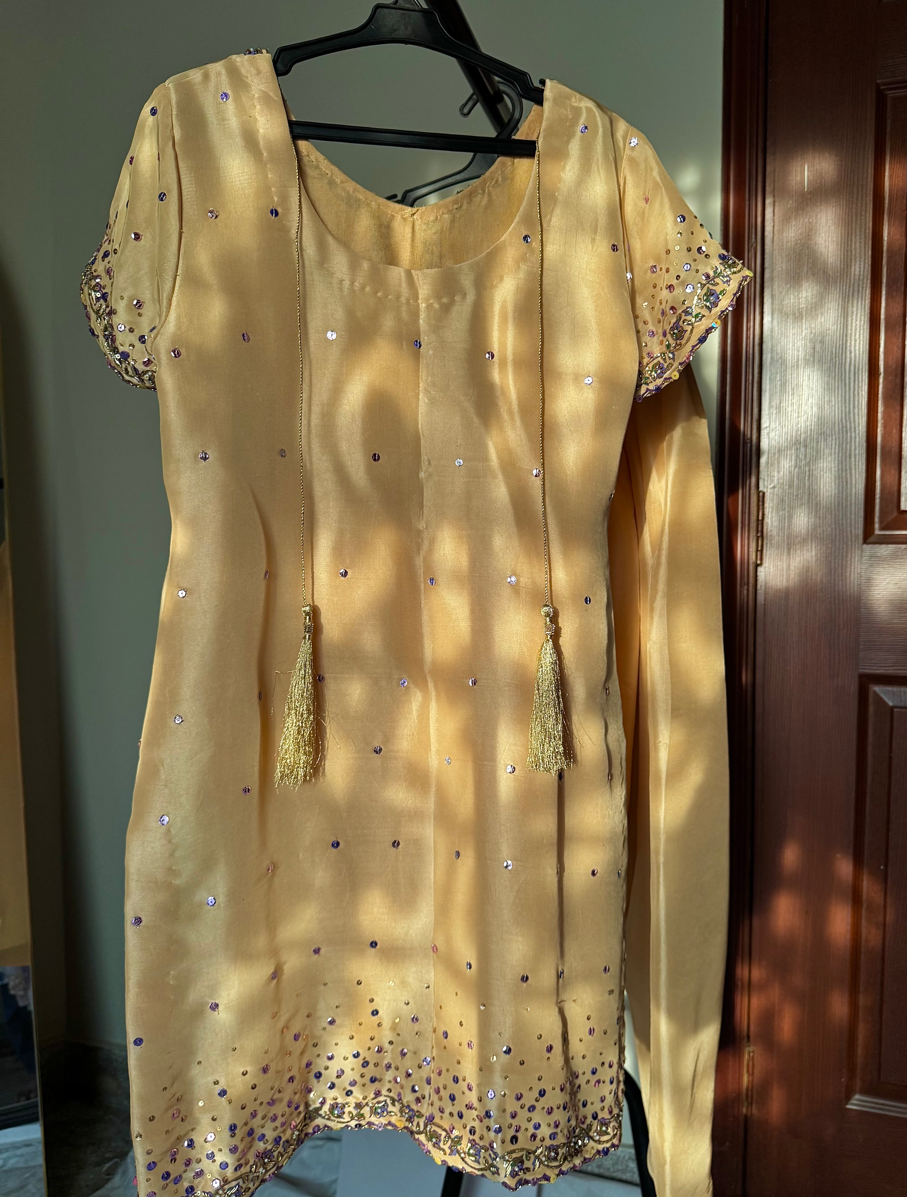 MANISHA - SUIT 💛